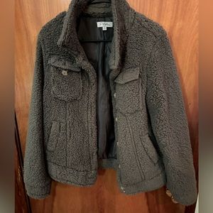 Fuzzy grey jacket to clean you warm from fall weather